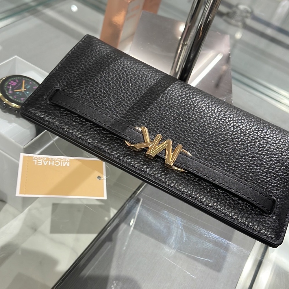 MICHAEL KORS
Reed Large Pebbled Leather Snap Wallet
Style# 35S3G6RE3L
Black
NWT - Picture 13 of 16